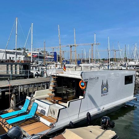 Отель Hausboot Mit Traumlage In Luebeck-Travemuende Экстерьер фото