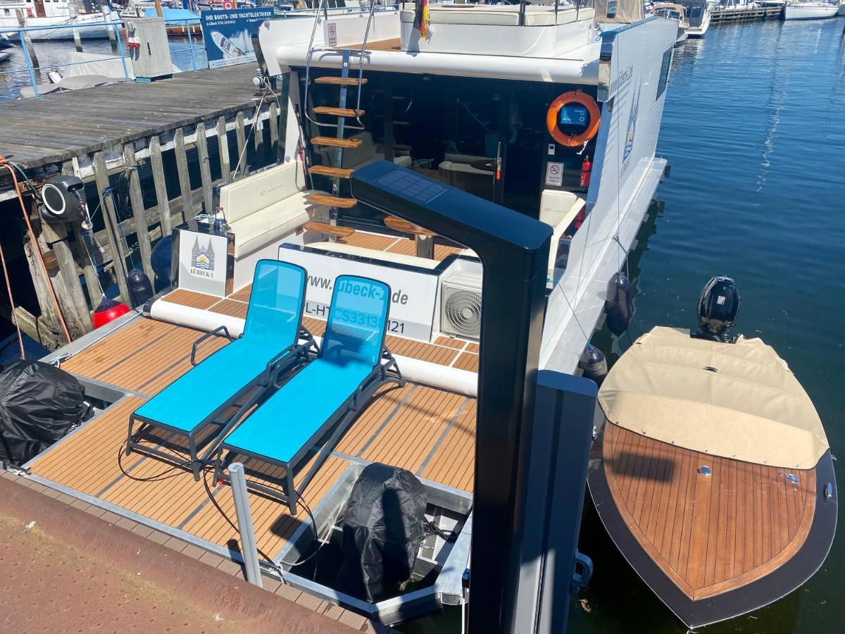 Отель Hausboot Mit Traumlage In Luebeck-Travemuende Экстерьер фото