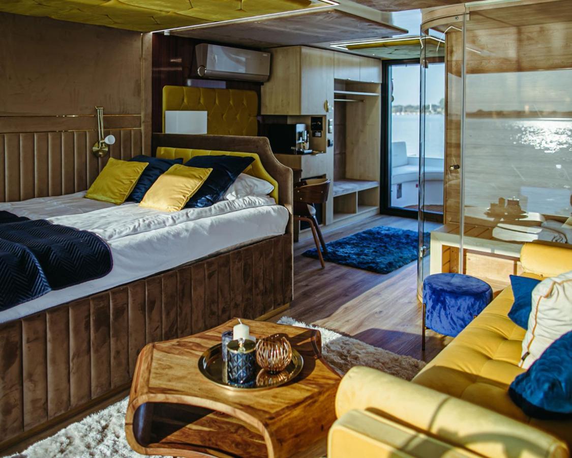Отель Hausboot Mit Traumlage In Luebeck-Travemuende Экстерьер фото
