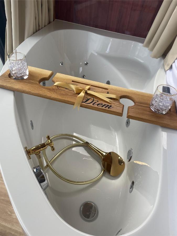 Отель Hausboot Mit Traumlage In Luebeck-Travemuende Экстерьер фото